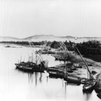 beato-c1890-aswan-landingstagewithboats.jpg